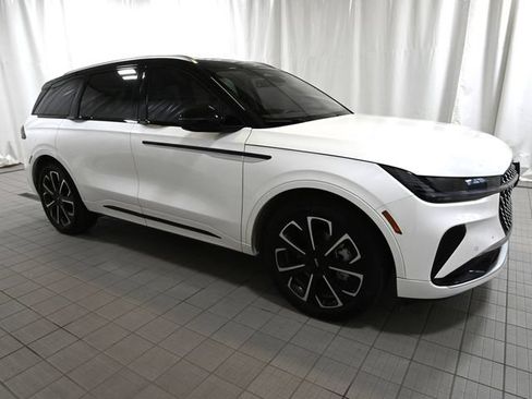 Used 2025 Lincoln Nautilus Reserve AWD/4WD image 14