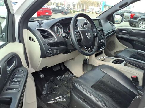 Used 2017 Dodge Grand Caravan SXT FWD image 5