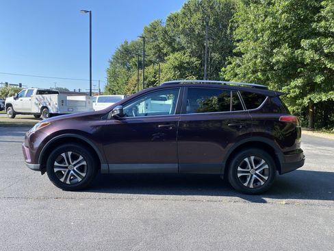 Used 2018 Toyota RAV4 LE w/ Carpet Mat Package AWD/4WD image 6
