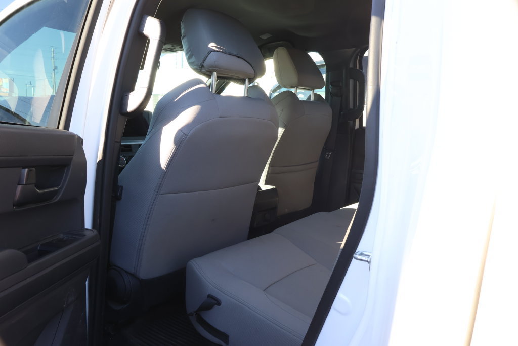 Used 2024 Toyota Tacoma SR5 AWD/4WD image 34