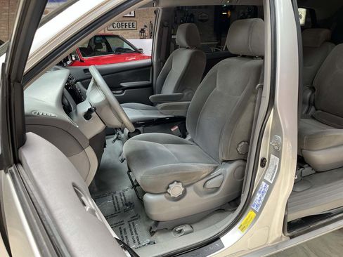 Used 2004 Toyota Sienna LE FWD image 21