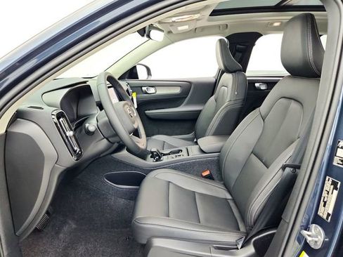 New 2026 Volvo XC40 B5 Core w/ Climate Package image 17