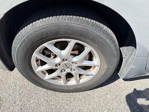 Used 2023 Chrysler Pacifica Touring-L image 9