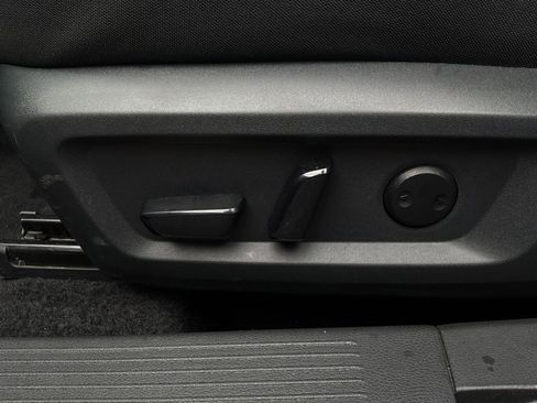 Used 2025 Nissan Rogue SV FWD image 11