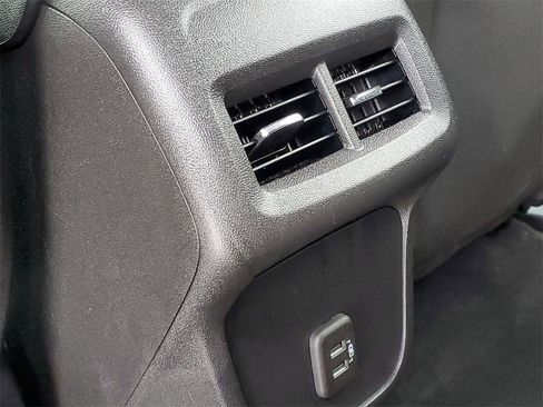 Used 2023 Chevrolet Equinox LT image 30