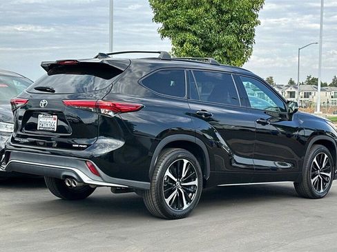 Used 2021 Toyota Highlander XSE image 4