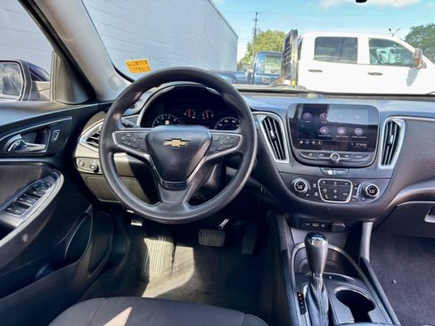 Used 2020 Chevrolet Malibu LT FWD image 3