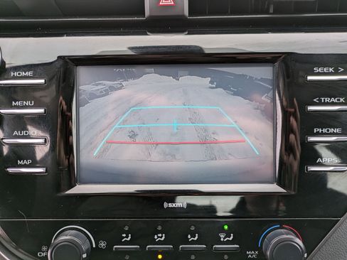 Used 2020 Toyota Camry LE image 12