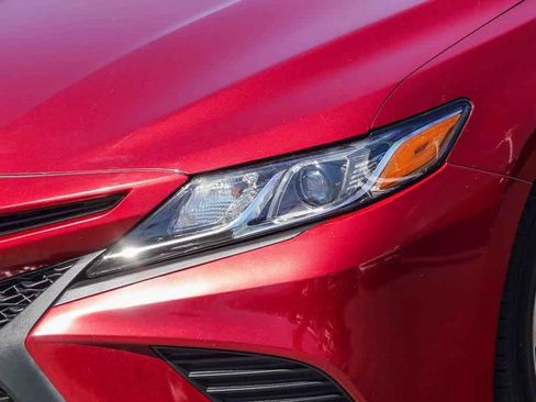 Used 2018 Toyota Camry SE w/ Convenience Package image 8