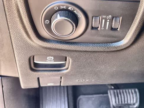 Used 2024 Jeep Grand Cherokee L Laredo RWD image 29