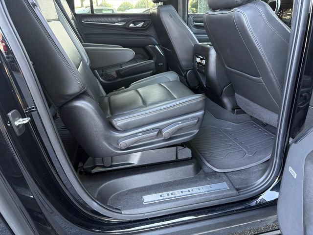 Used 2022 GMC Yukon XL Denali w/ Denali Premium Package AWD/4WD image 15