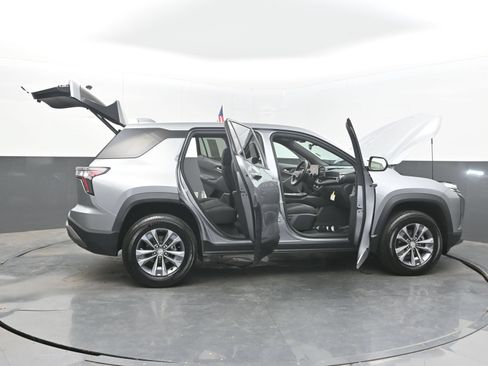 Used 2025 Chevrolet Equinox LT FWD image 47