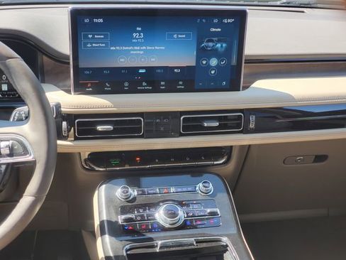 Used 2023 Lincoln Nautilus Reserve AWD/4WD image 27