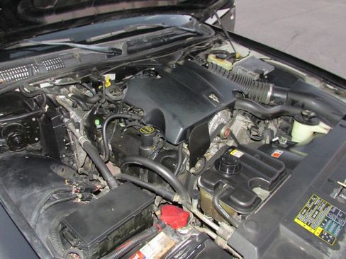 Used 2005 Ford Crown Victoria Police Interceptor image 15