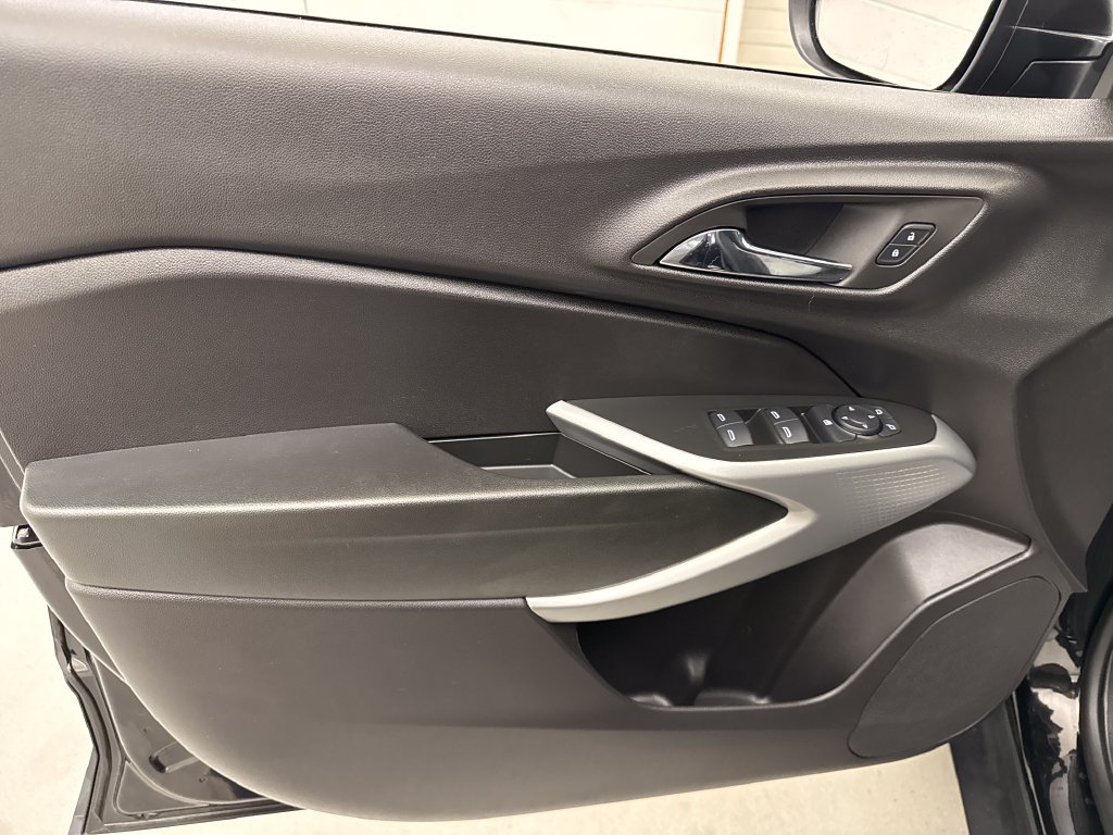 Used 2025 Chevrolet Trax LS FWD image 11