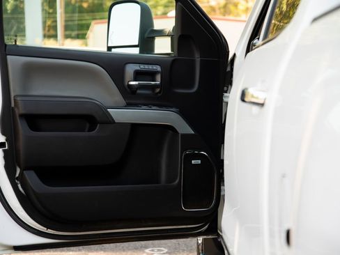 Used 2015 Chevrolet Silverado 2500 LTZ w/ Duramax Plus Package AWD/4WD image 11
