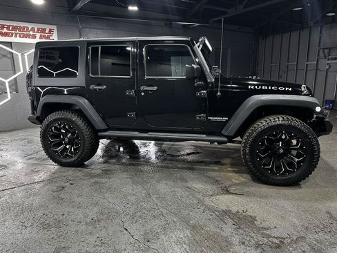 Used 2014 Jeep Wrangler Unlimited Rubicon w/ Connectivity Group AWD/4WD image 8