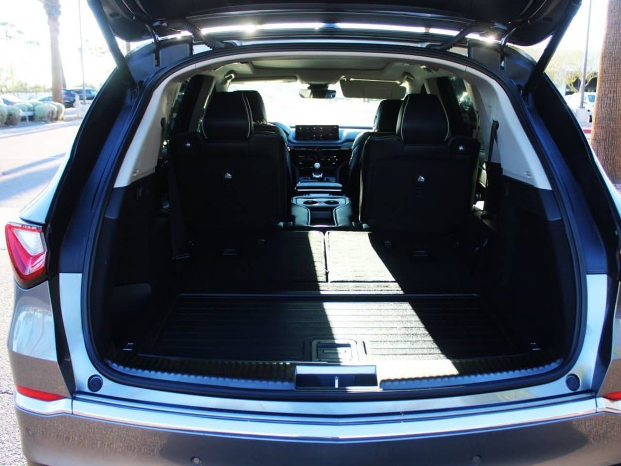 Used 2023 Acura MDX w/ Advance Package AWD/4WD image 2