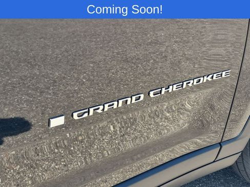 Used 2022 Jeep Grand Cherokee L Limited AWD/4WD image 12