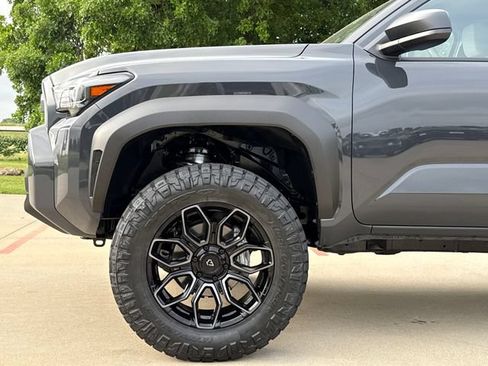 Used 2025 Toyota 4Runner SR5 AWD/4WD image 5