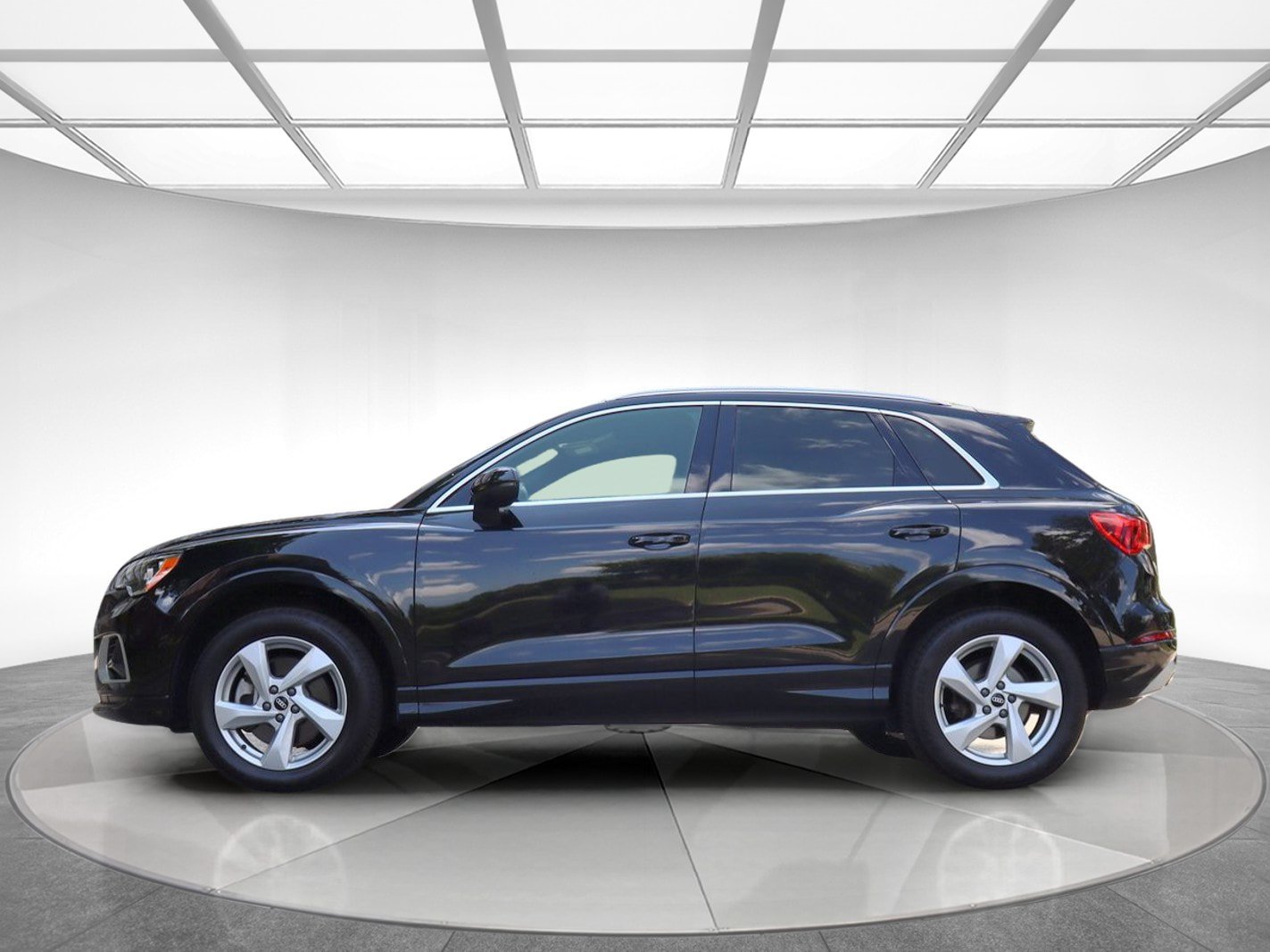 Used 2021 Audi Q3 2.0T Premium w/ Convenience Package AWD/4WD image 4