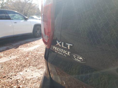 Used 2017 Ford Explorer XLT w/ Equipment Group 202A image 5