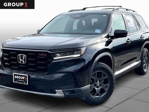 Used 2025 Honda Pilot TrailSport image 1