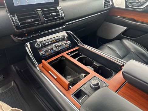 Used 2019 Lincoln Navigator L Reserve image 37