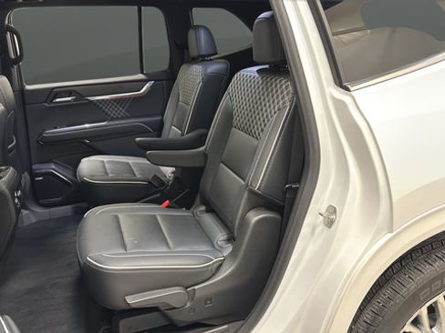 Used 2024 GMC Acadia Denali AWD/4WD image 23
