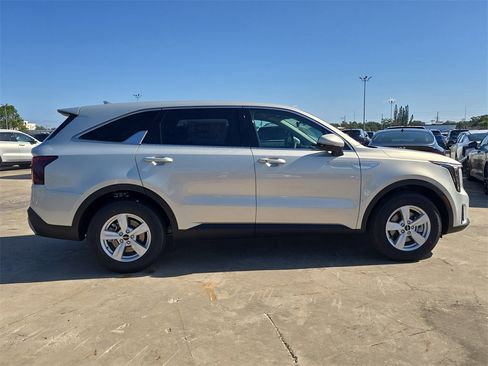 New 2026 Kia Sorento LX image 9