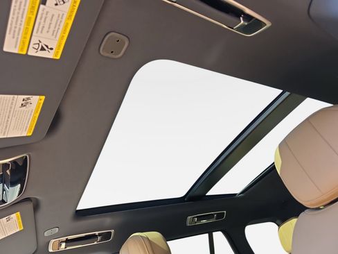 New 2026 Land Rover Range Rover SE image 31