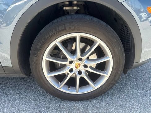 Used 2020 Porsche Cayenne AWD/4WD image 12