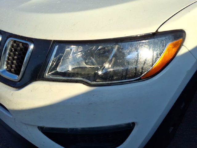 Used 2018 Jeep Compass Sport FWD image 3