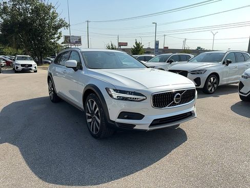 Certified 2025 Volvo V90 B6 Cross Country Plus w/ Protection Package Premier image 8