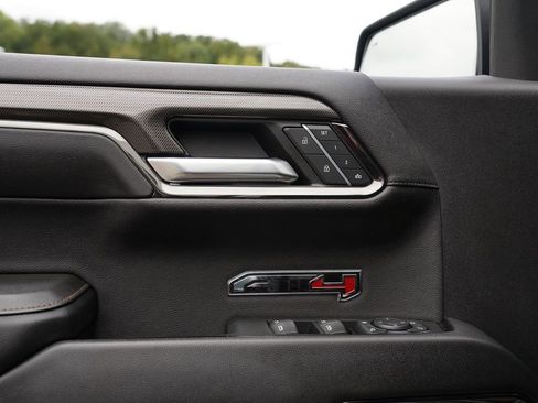 Used 2024 GMC Sierra 1500 AT4 image 18