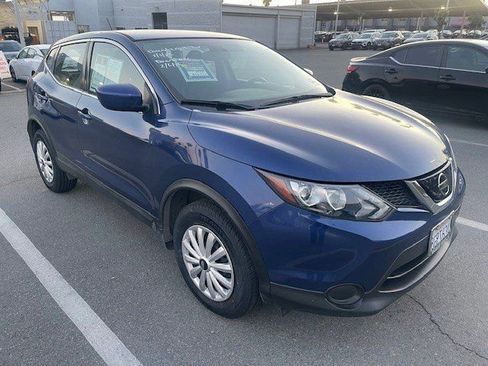 Used 2018 Nissan Rogue Sport S image 2