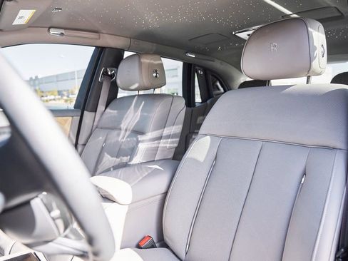 Used 2025 Rolls-Royce Phantom Sedan RWD image 52
