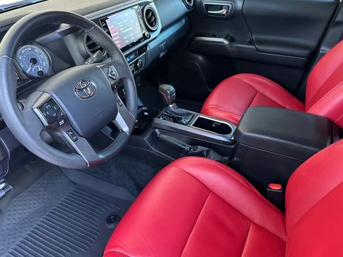 Used 2023 Toyota Tacoma TRD Off-Road w/ Technology Package AWD/4WD image 11