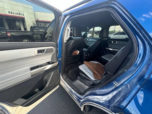 Used 2021 Ford Explorer XLT w/ Equipment Group 202A AWD/4WD image 17