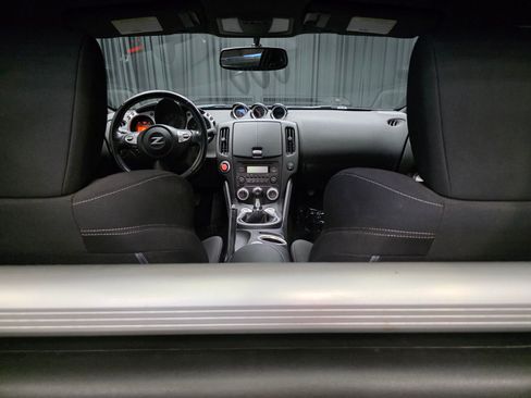 Used 2015 Nissan 370Z w/ Sport Package image 2