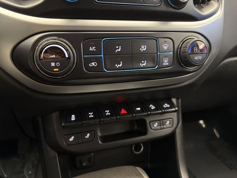 Used 2020 Chevrolet Colorado ZR2 image 23