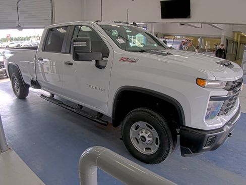 Used 2024 Chevrolet Silverado 2500 W/T AWD/4WD image 4