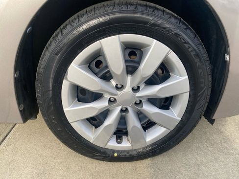 Used 2014 Toyota Corolla LE image 29