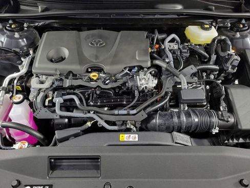 Used 2025 Toyota Camry XLE AWD/4WD image 13