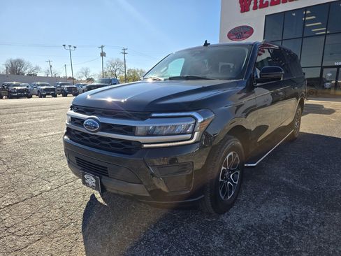 Used 2022 Ford Expedition Max XLT image 3