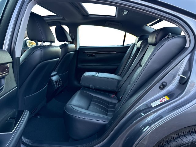 Used 2018 Lexus ES 350 w/ Luxury Package w/Wood Trim FWD image 11