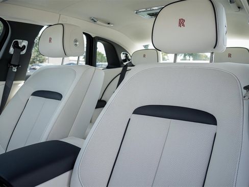 New 2025 Rolls-Royce Ghost image 24