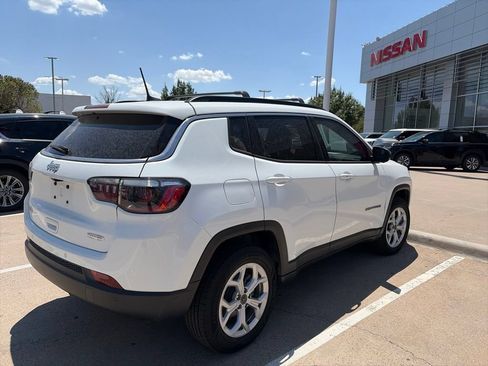 Used 2025 Jeep Compass Latitude w/ Convenience Group AWD/4WD image 8