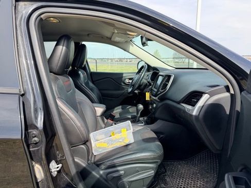 Used 2015 Jeep Cherokee Trailhawk image 11