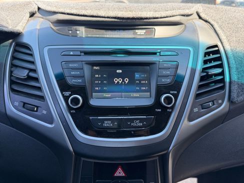 Used 2015 Hyundai Elantra SE w/ Option Group 03 image 12